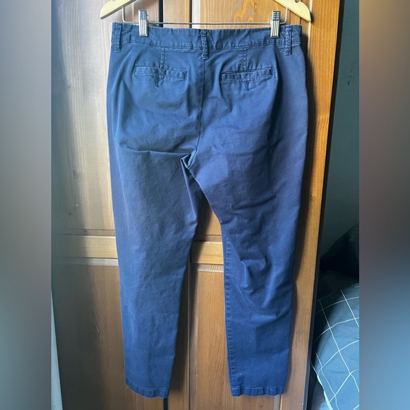 GAP “boyfriend” skinny khakis Size 4 - Picture 3 of 6